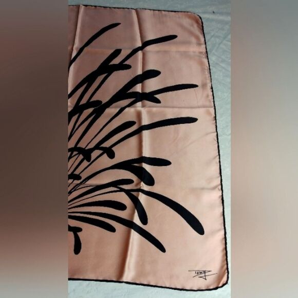 Vintage Tomy 💯 Silk Scarf - Picture 5 of 10
